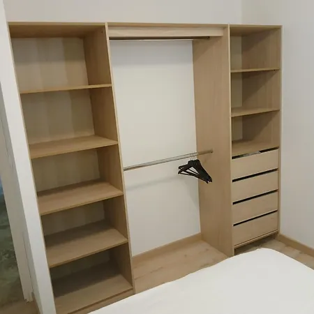 Maison A Louer 度假居 Donzère
